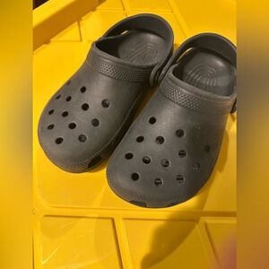 Crocs boys size 3 in black.